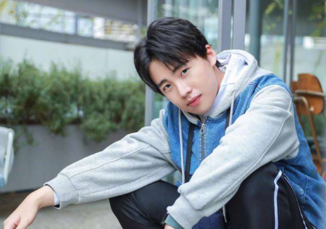 三亿体育手机版|
《德云斗笑社》郭麒麟来了 自带搞笑负担 也迎来相声开箱首秀！(图12)