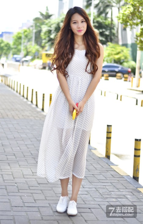 坐在阳光里的母亲|三亿体育手机版(图2) 三亿体育官网